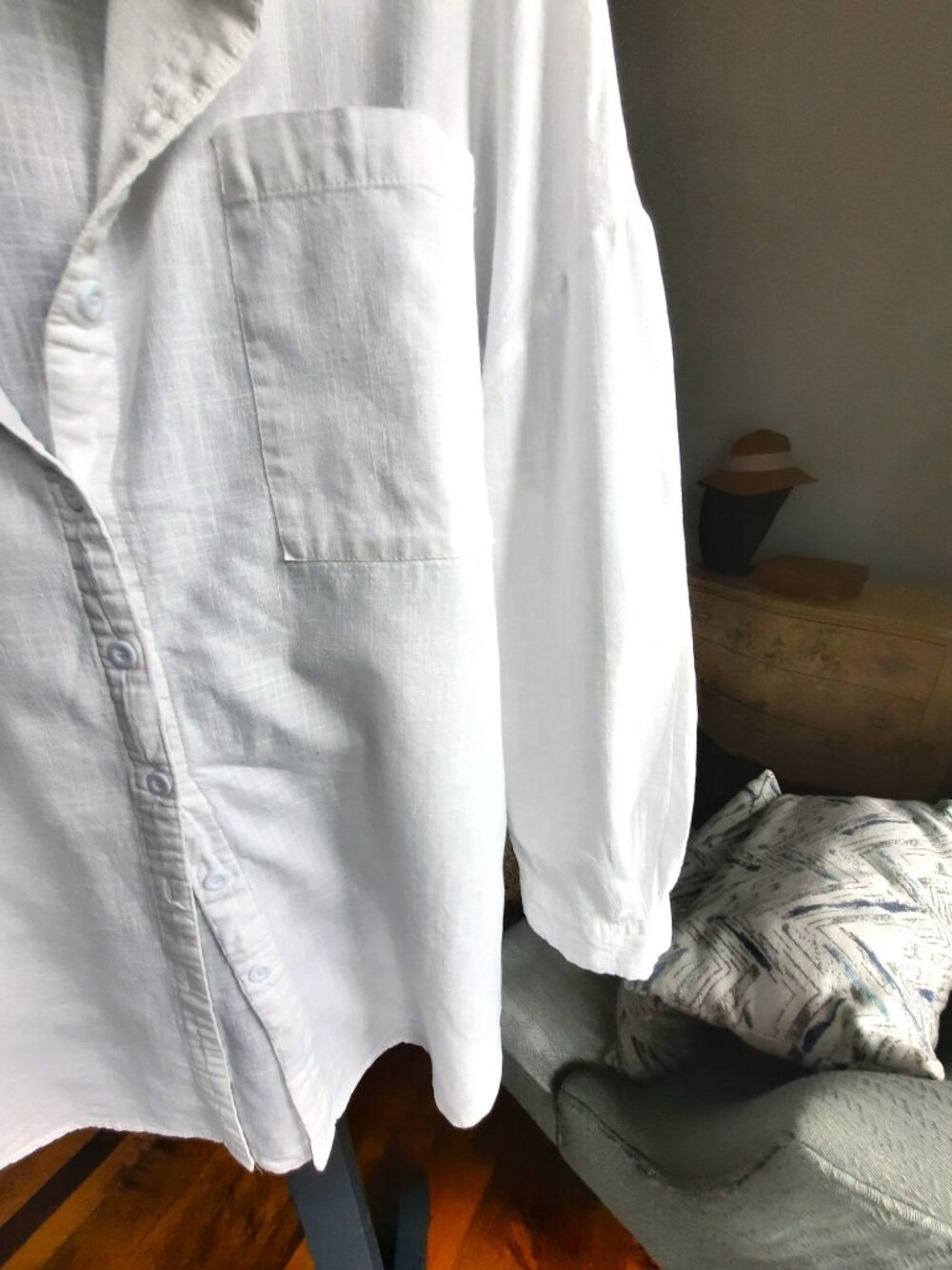 Oversized Lightweight button up shirt, wardrobe staple - Picture 3 of 7